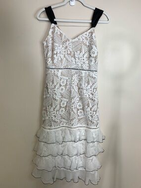 The Yellow Hanger White Lace Maxi Dress S